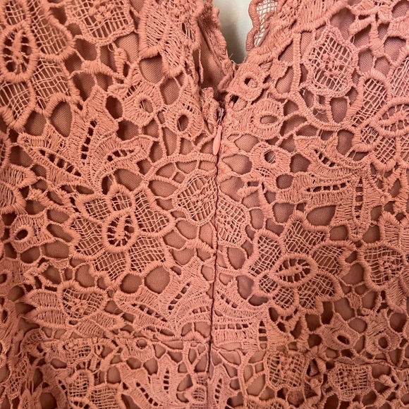 Lace detailed dress - Picture 4 of 4